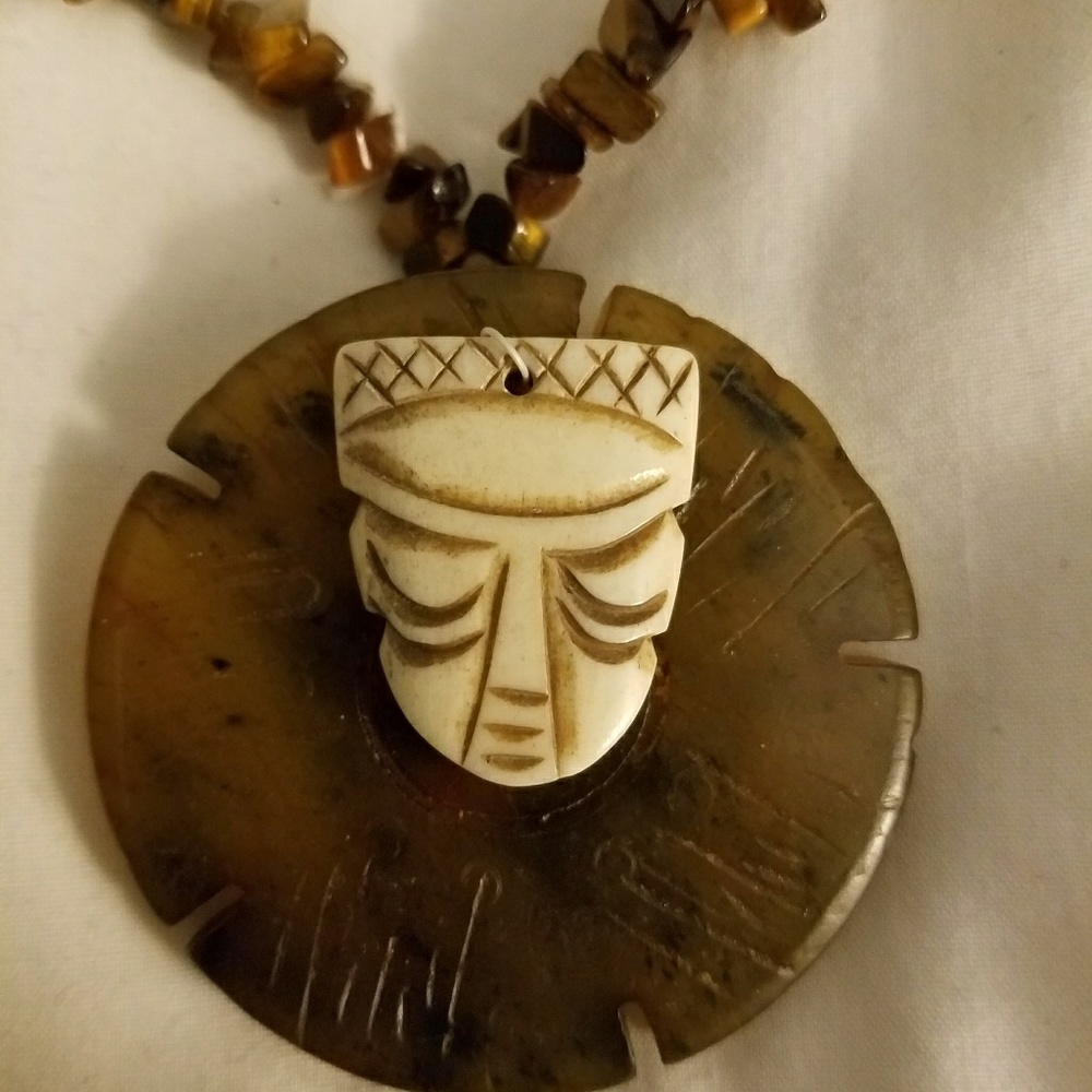 Artisan handmade necklace set - Picture 2 of 3